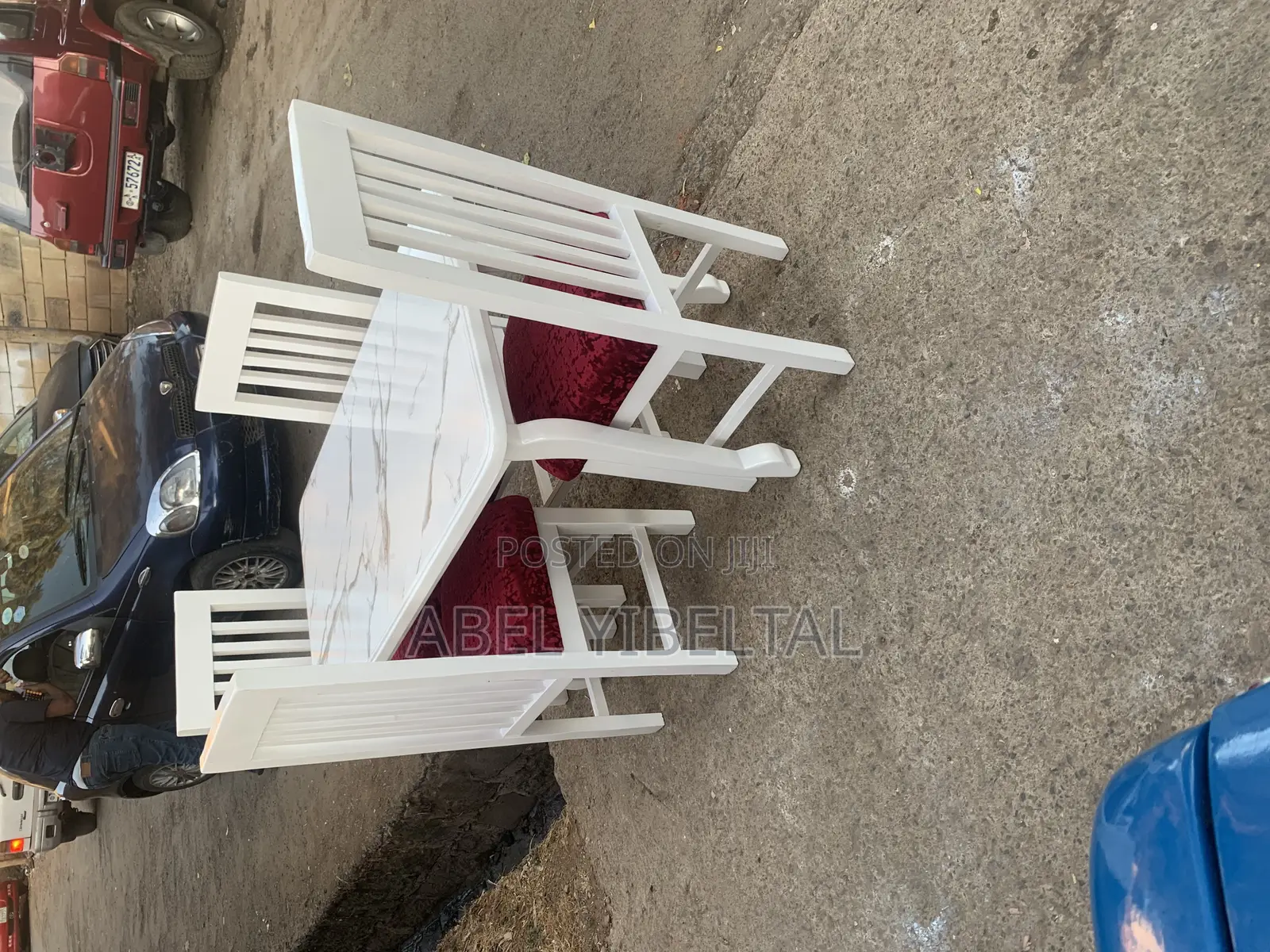 ዉብ እና ዘመናዊ ባለ አራት መቀመጫ የምግብ ጠረጼዛ ለማግኘት ይደዉሉ