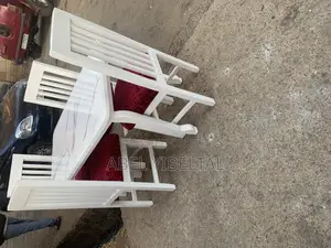 ዉብ እና ዘመናዊ ባለ አራት መቀመጫ የምግብ ጠረጼዛ ለማግኘት ይደዉሉ