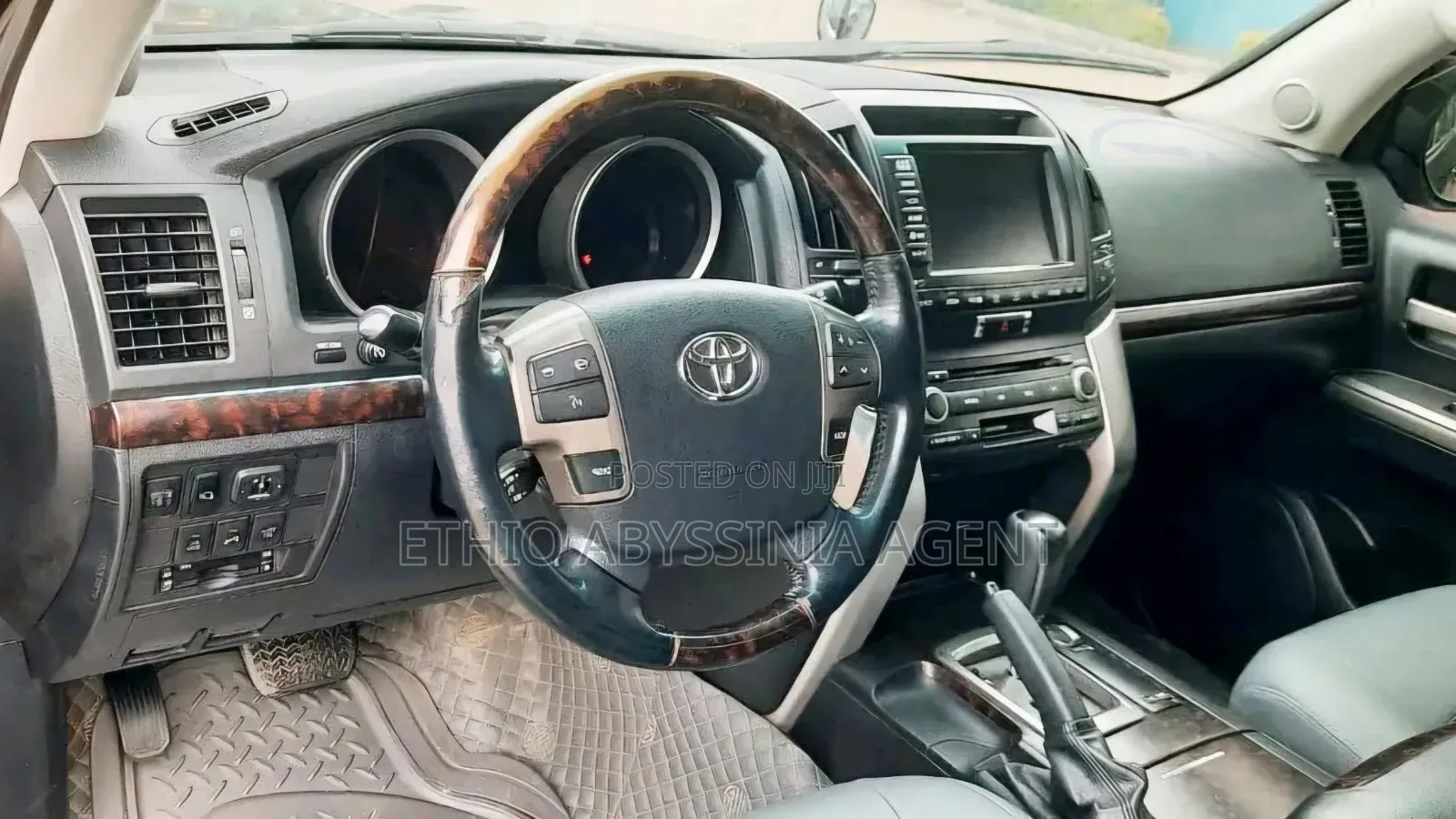 Land Cruiser V8 for Rent