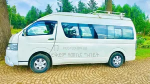 Toyota HiAce 2015 White