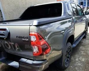 Photo - New Toyota Hilux 2023 Green