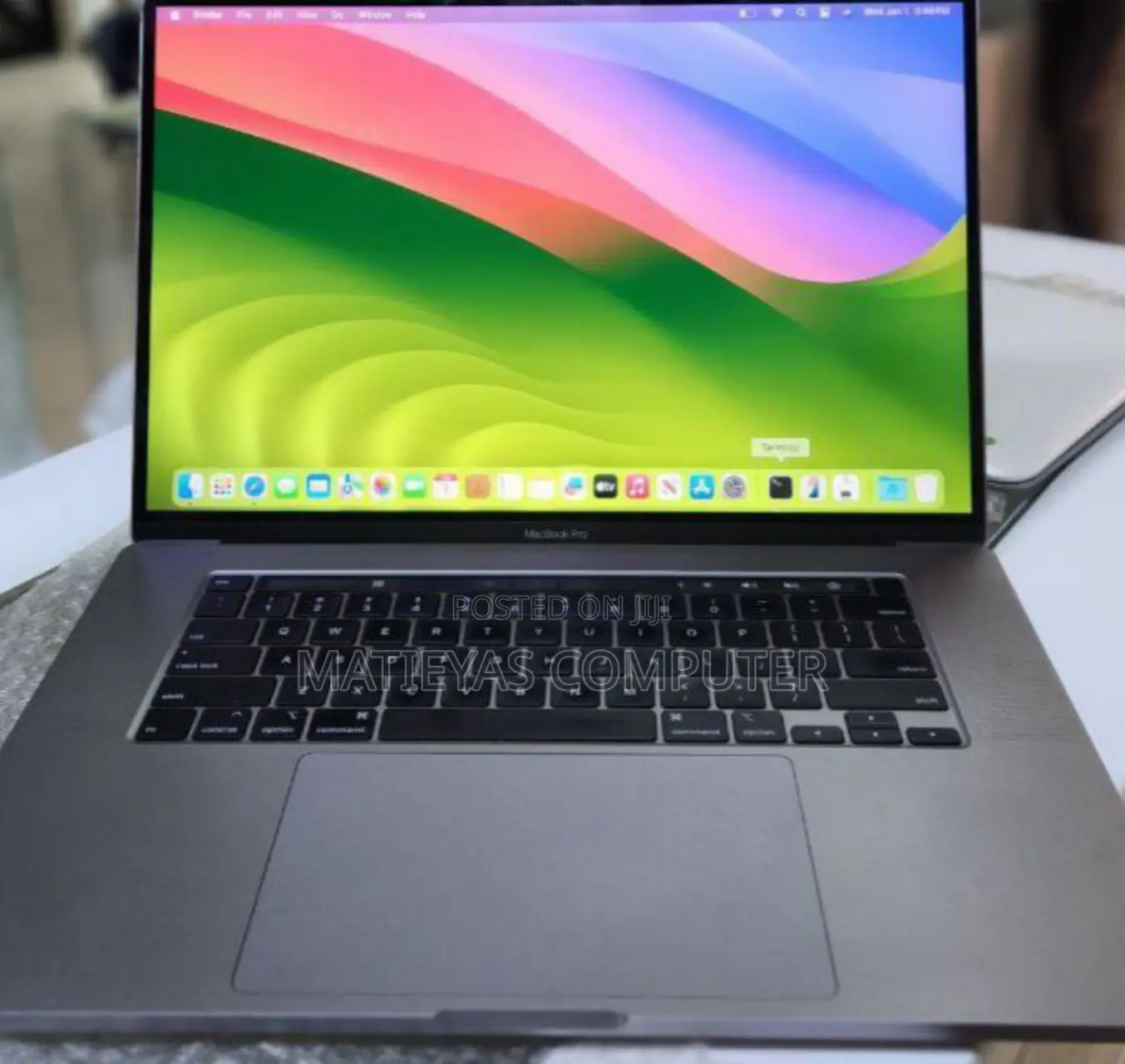 New Laptop Apple MacBook Pro 2019 16GB Intel Core I7 SSD 512GB