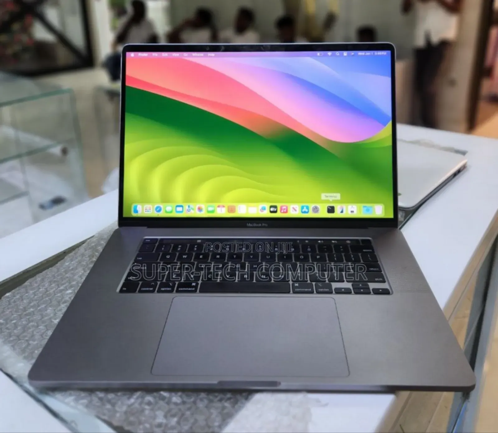 New Laptop Apple MacBook Pro 2019 16GB Intel Core I7 SSD 512GB
