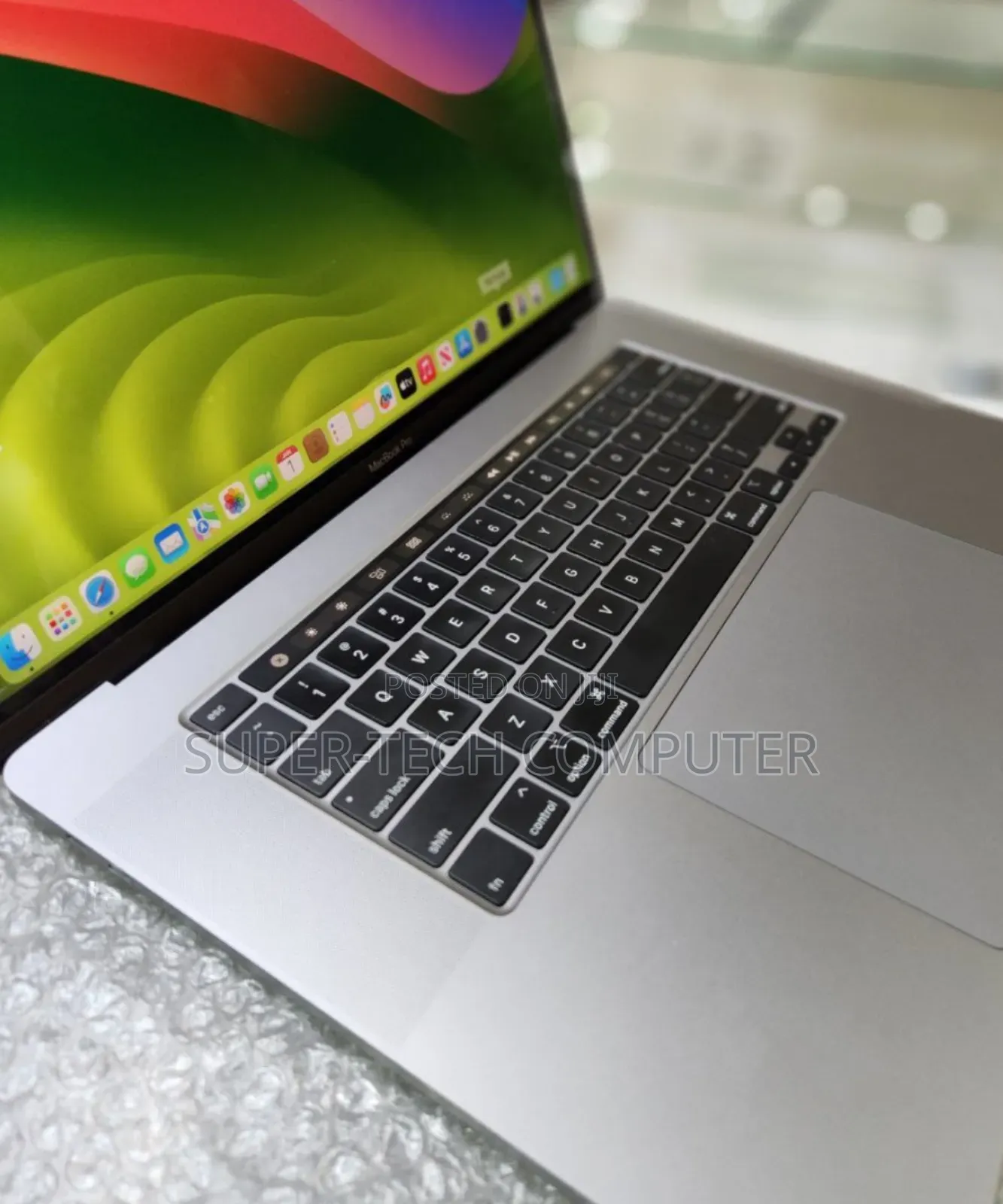 New Laptop Apple MacBook Pro 2019 16GB Intel Core I7 SSD 512GB