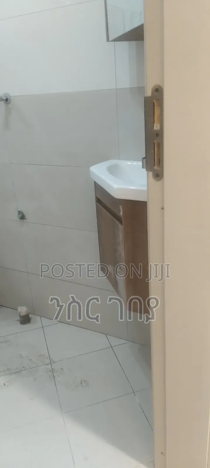 Furnished 2bdrm Condo in Ayat Mekedonia/ Kibr, Yeka for rent