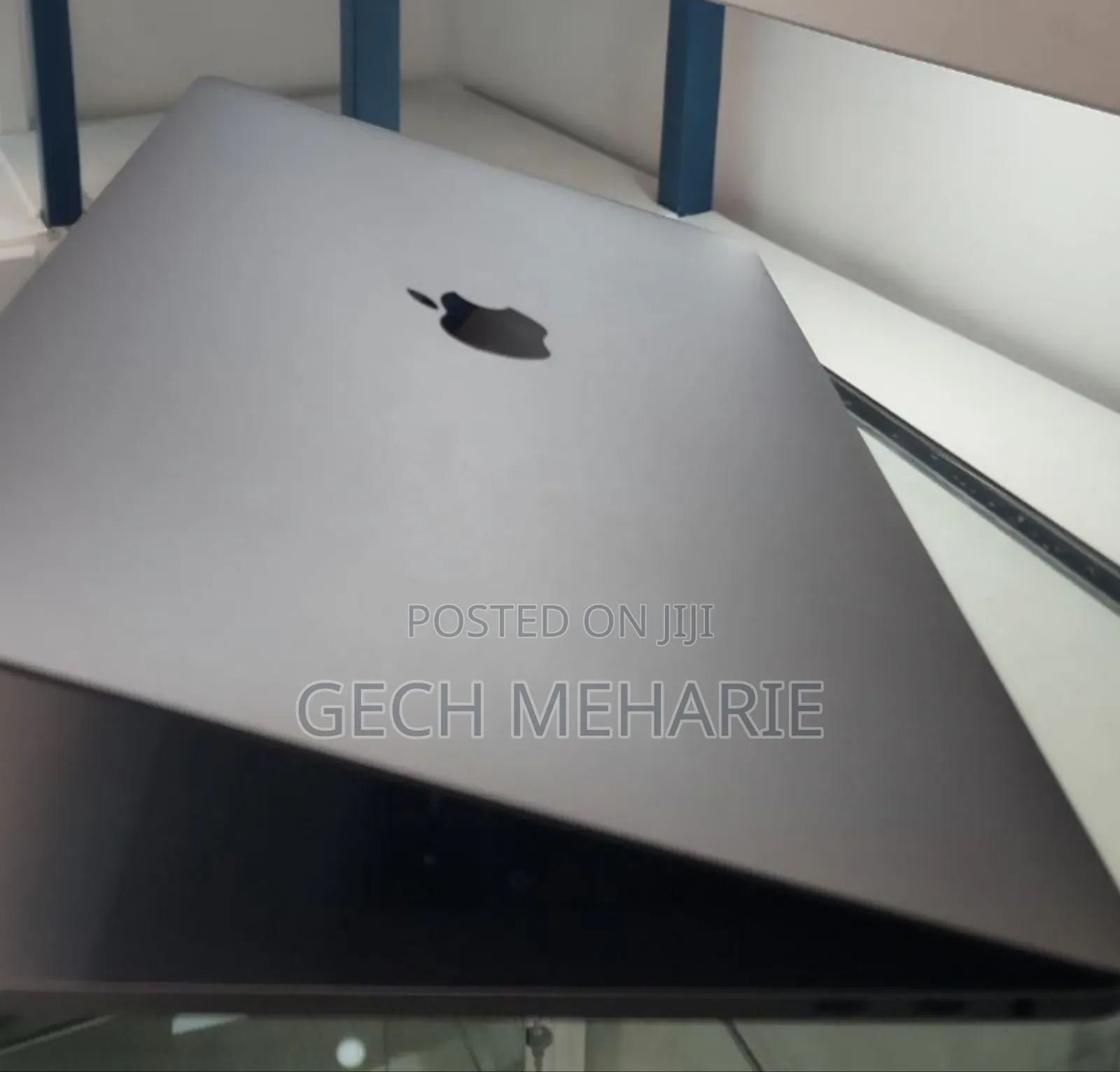 New Laptop Apple MacBook Pro 2018 8GB Intel Core i5 SSD 512GB