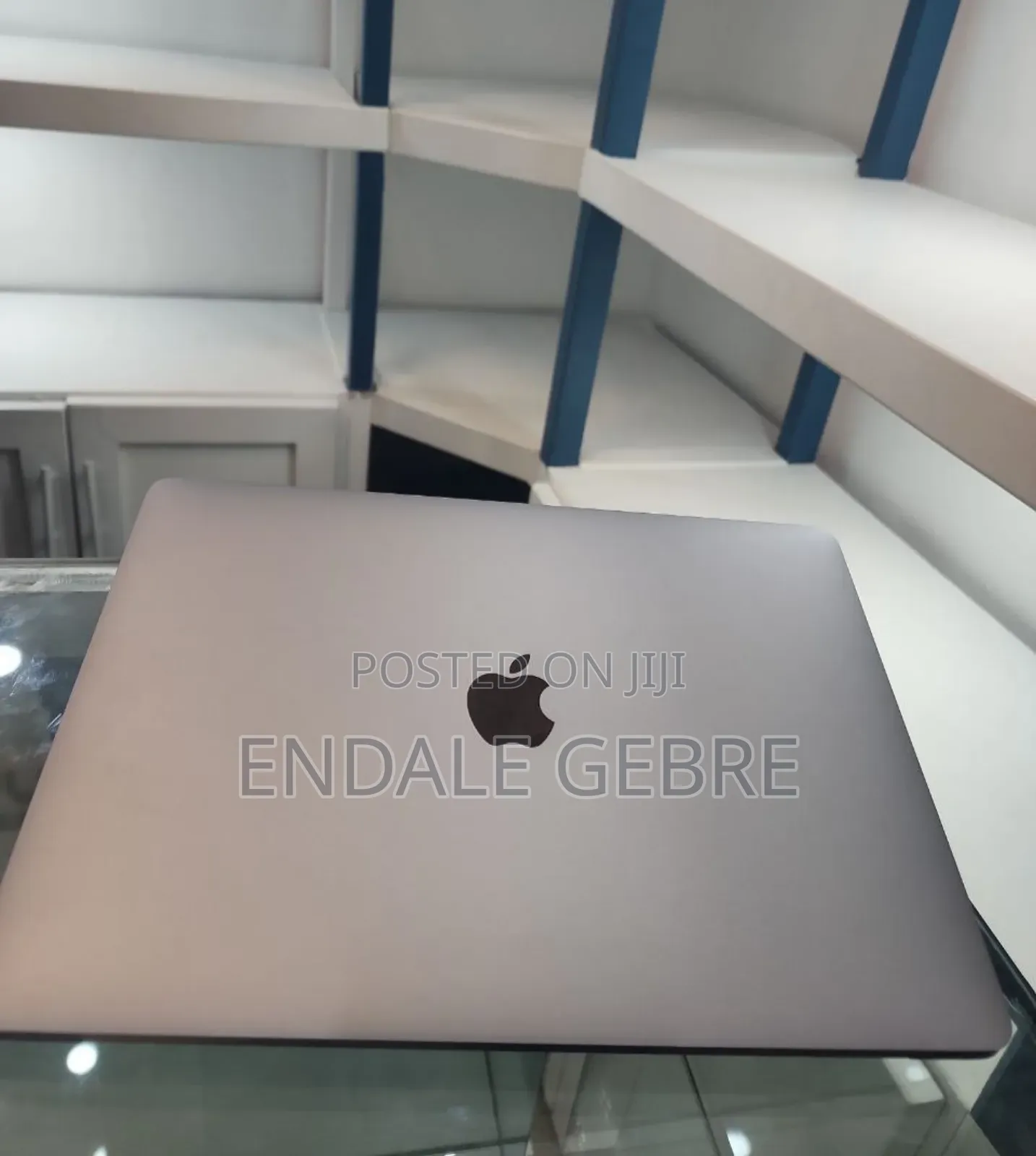 New Laptop Apple MacBook Pro 2018 8GB Intel Core I5 SSD 512GB
