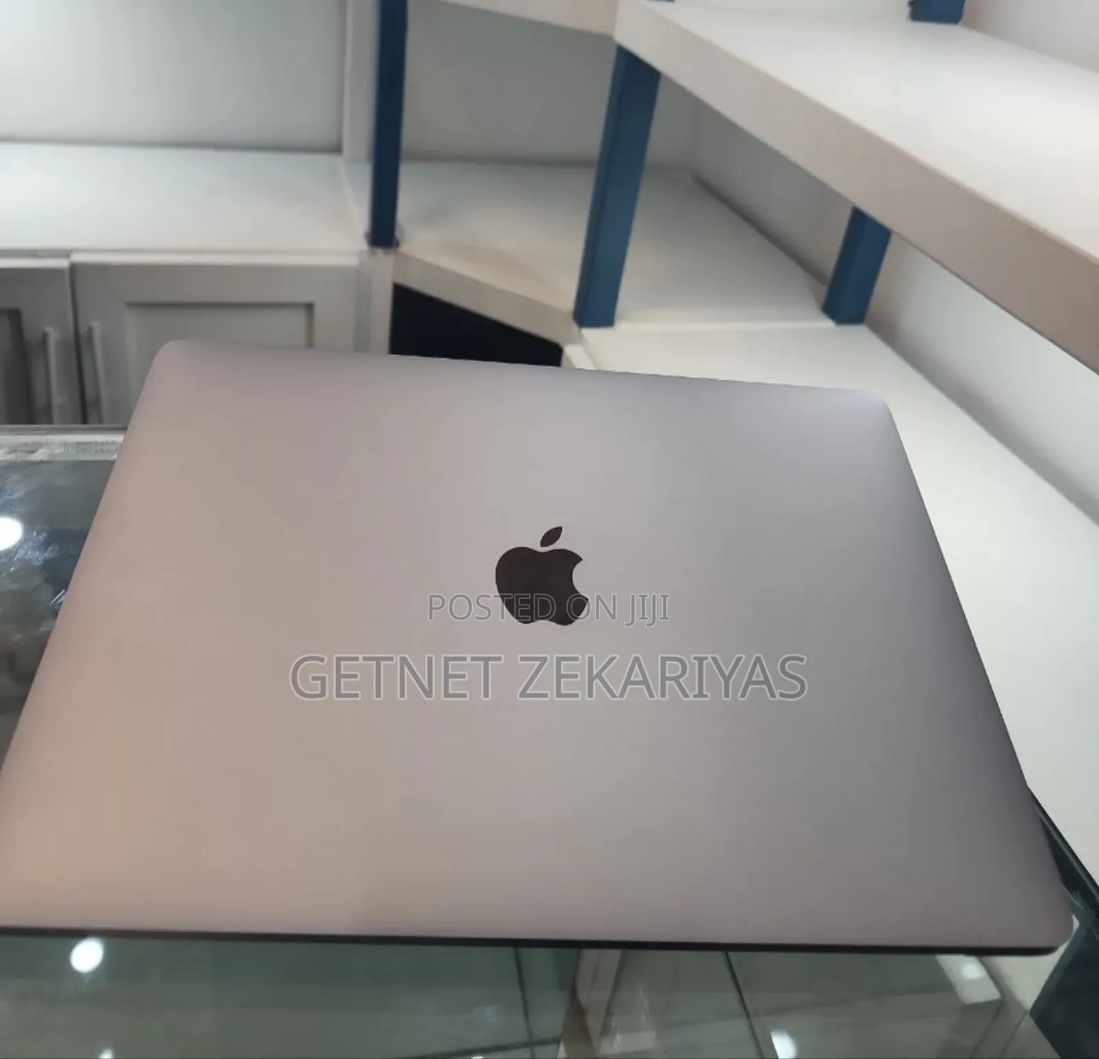 New Laptop Apple MacBook Pro 2018 8GB Intel Core I5 SSD 512GB