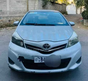 Toyota Yaris 2013 Silver