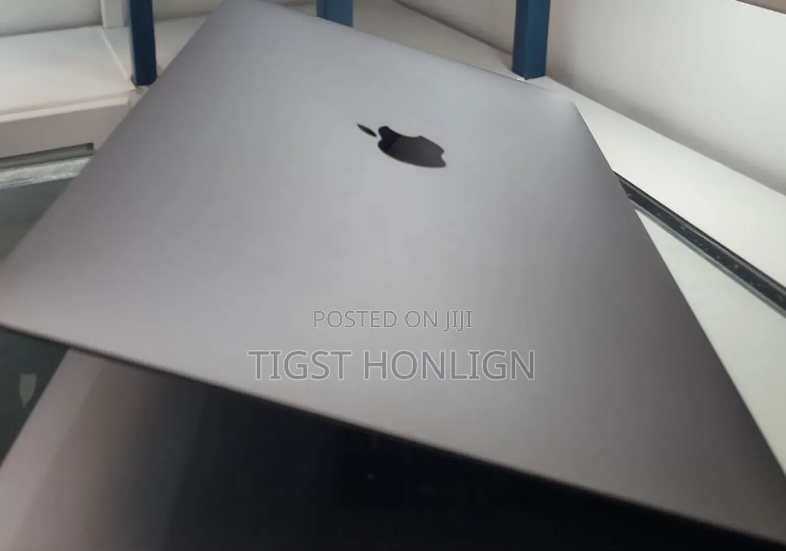 New Laptop Apple MacBook 2018 8GB Intel Core I5 SSD 512GB