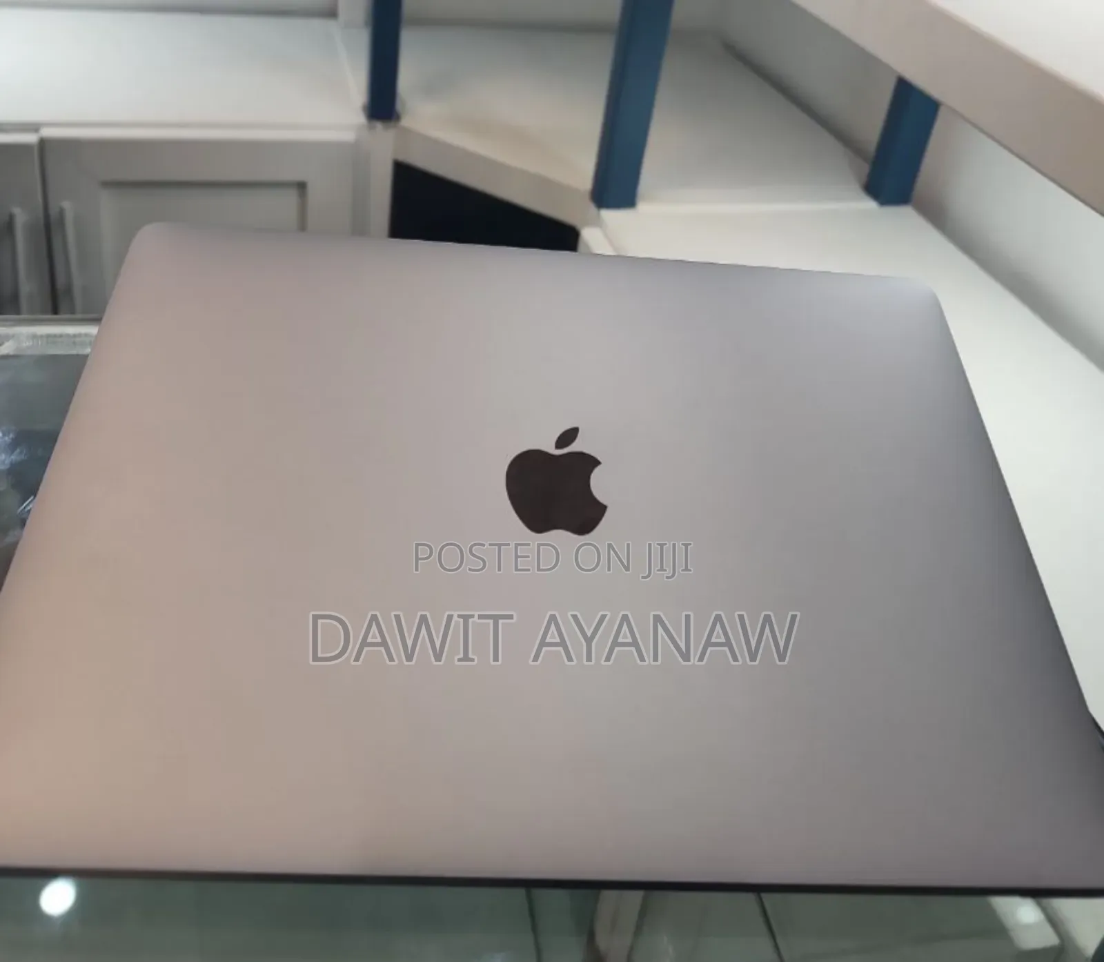 New Laptop Apple MacBook Pro 2018 8GB Intel Core I7 SSD 512GB