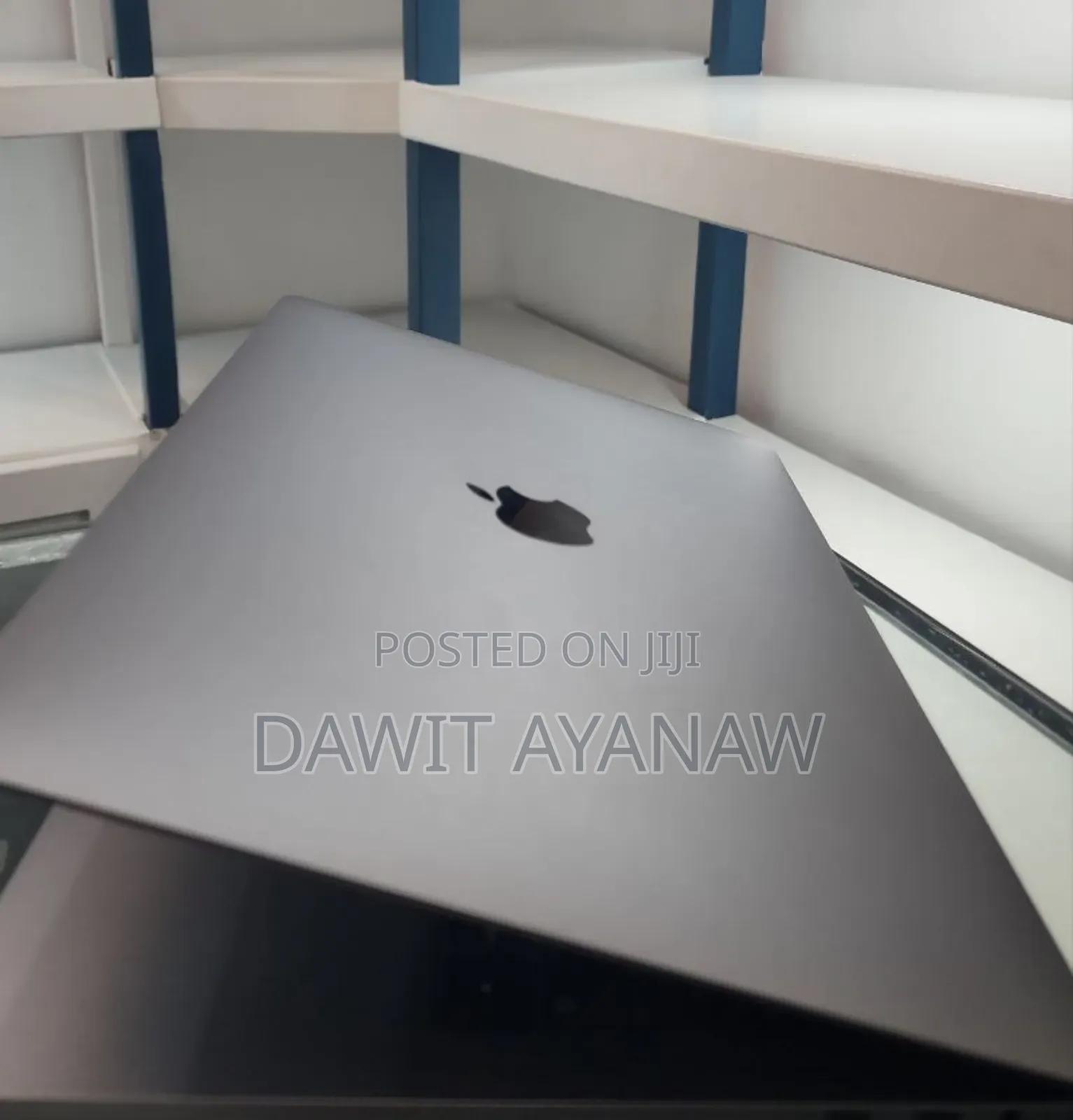 New Laptop Apple MacBook Pro 2018 8GB Intel Core I7 SSD 512GB