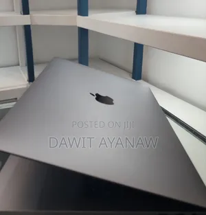 New Laptop Apple MacBook Pro 2018 8GB Intel Core I7 SSD 512GB