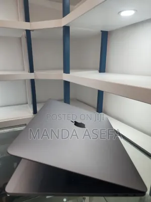 New Laptop Apple MacBook Pro 2018 8GB Intel Core I5 SSD 512GB