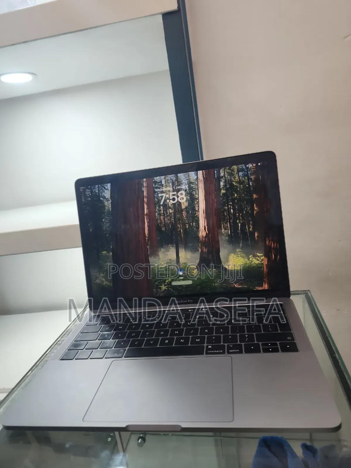 New Laptop Apple MacBook Pro 2018 8GB Intel Core I5 SSD 512GB