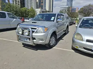 Toyota Hilux 2011 Silver
