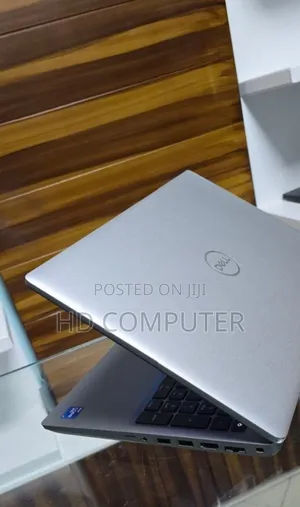 Photo - New Laptop Dell Precision 15 3520 16GB Intel Core I7 SSD 512GB