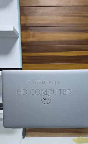 New Laptop Dell Precision 15 3520 16GB Intel Core I7 SSD 512GB