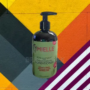 Mielle Conditioner Enhances Curl Definition Beautifully