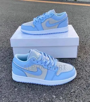 Photo - Air Jordan1 Low Unversity White Blue