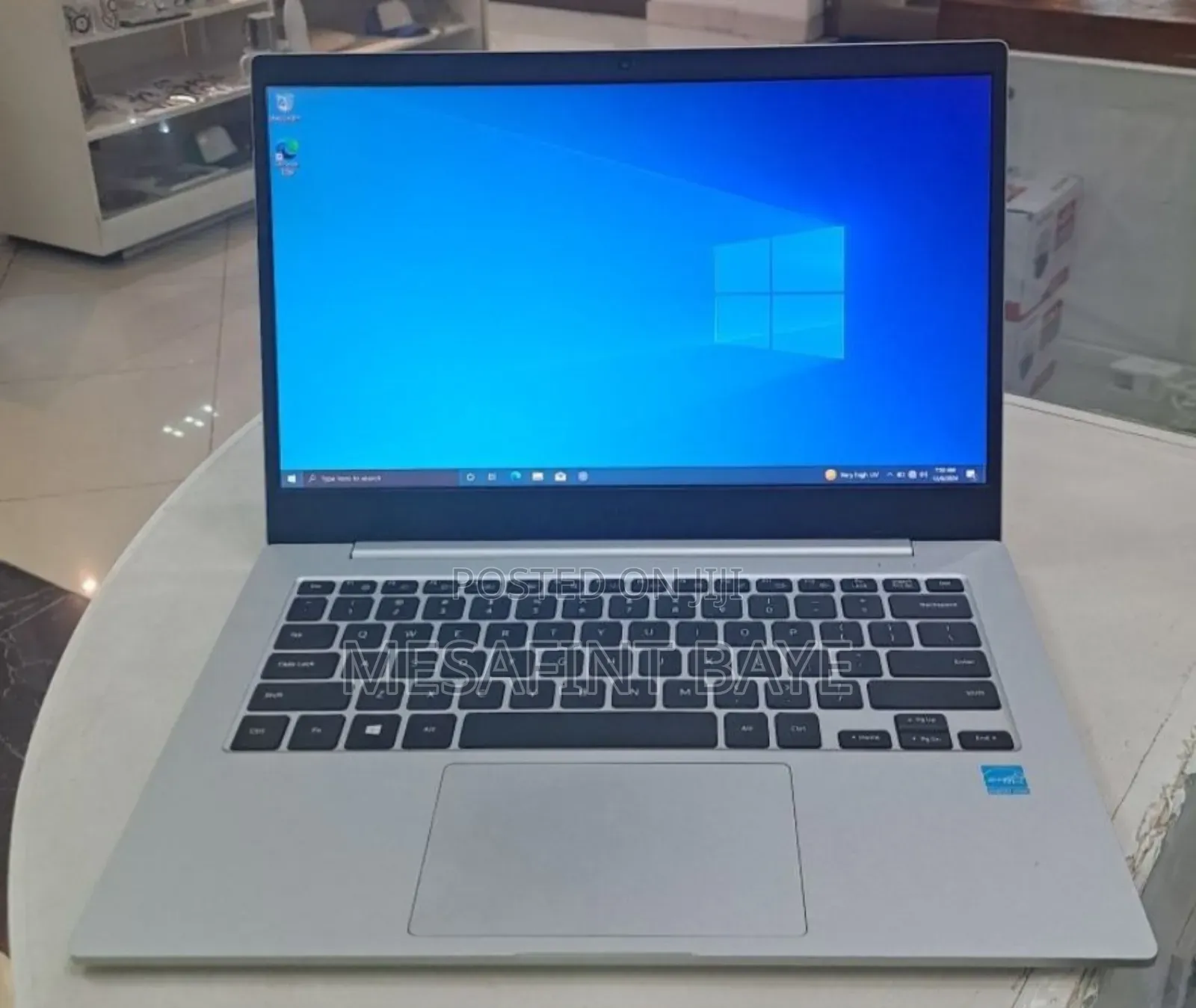New Laptop Samsung 4GB Intel Core I3 SSD 128GB