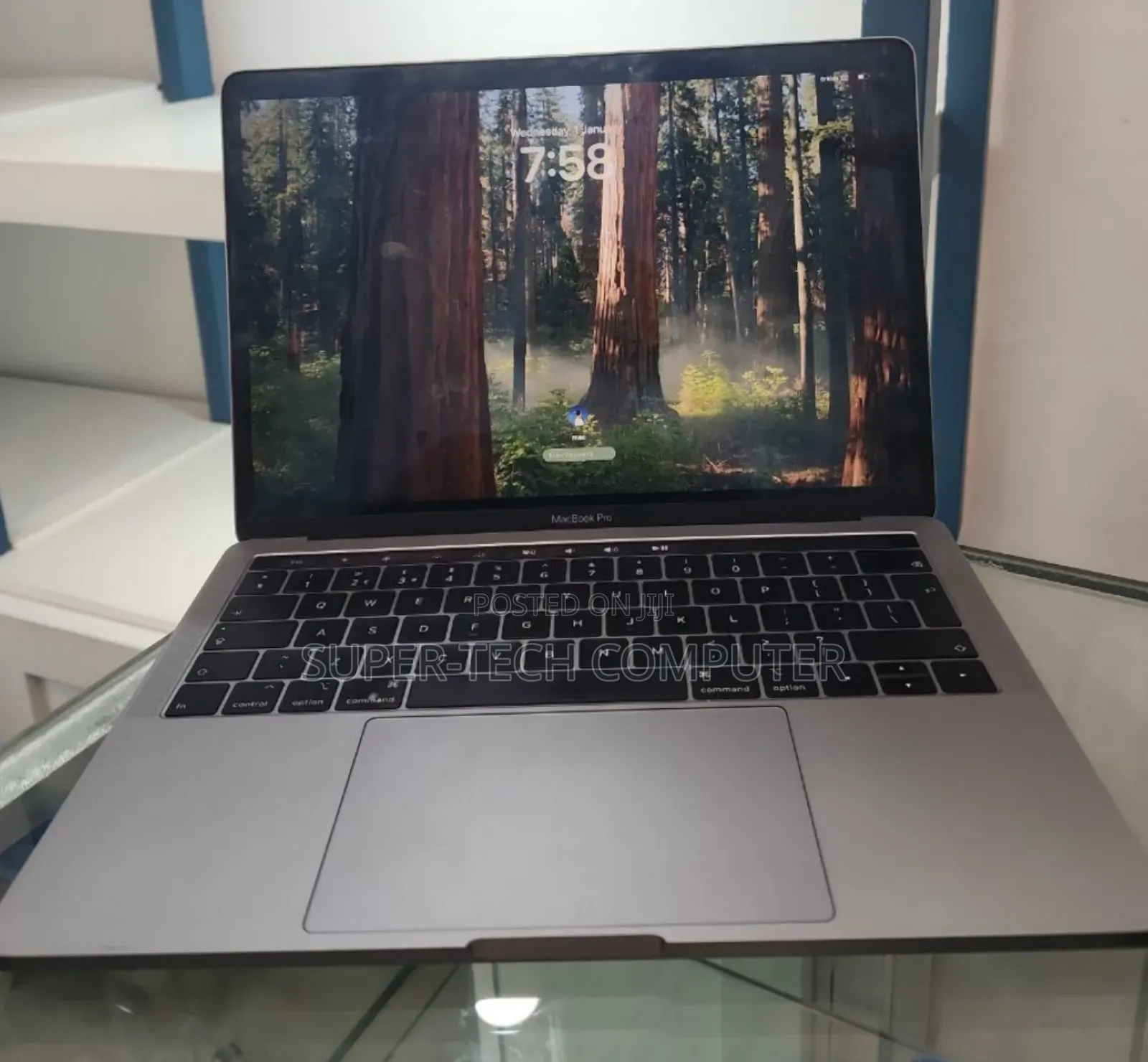 New Laptop Apple MacBook Pro 2018 8GB Intel Core I5 SSD 512GB