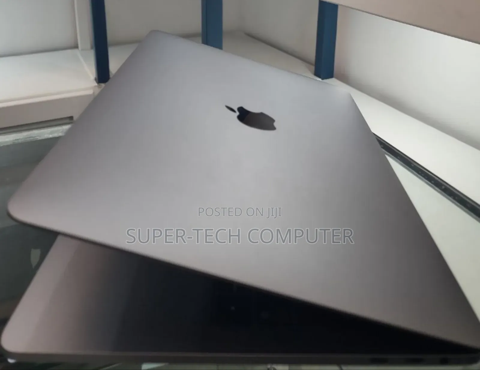 New Laptop Apple MacBook Pro 2018 8GB Intel Core I5 SSD 512GB