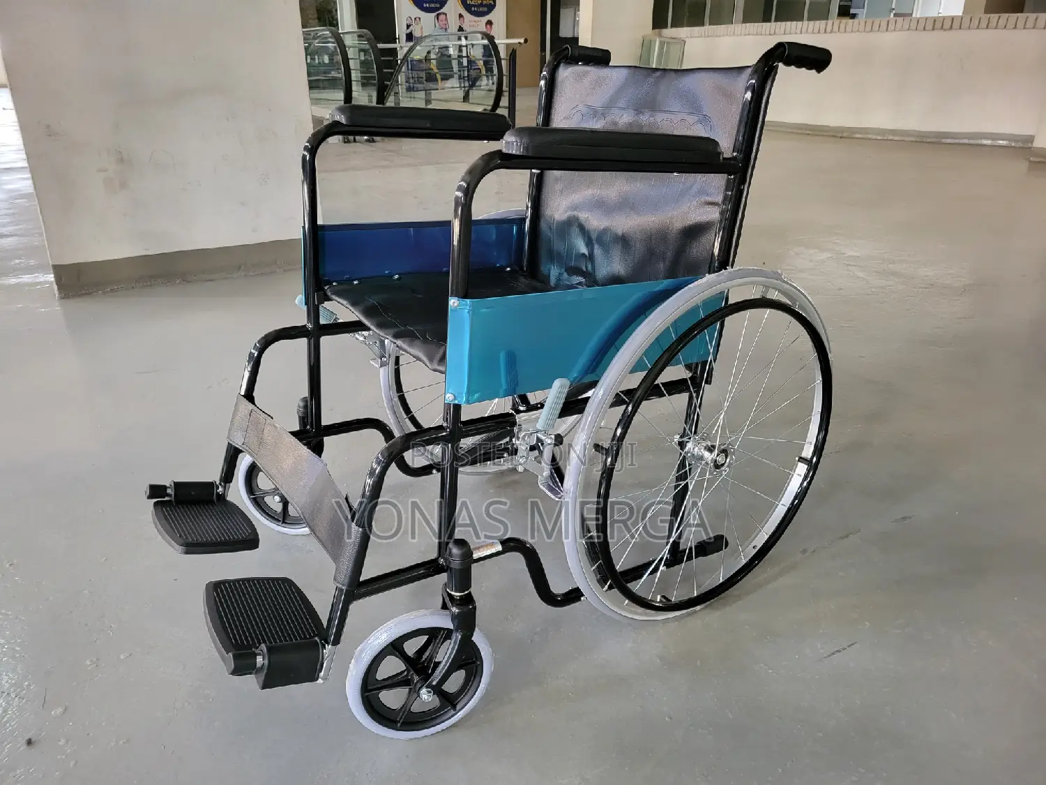 Wheelchair With a Sleek and Ultra-Light乖wheelchair熰ዊልቼር