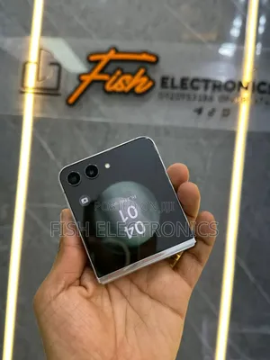 Photo - Samsung Galaxy Z Flip5 256 GB Green