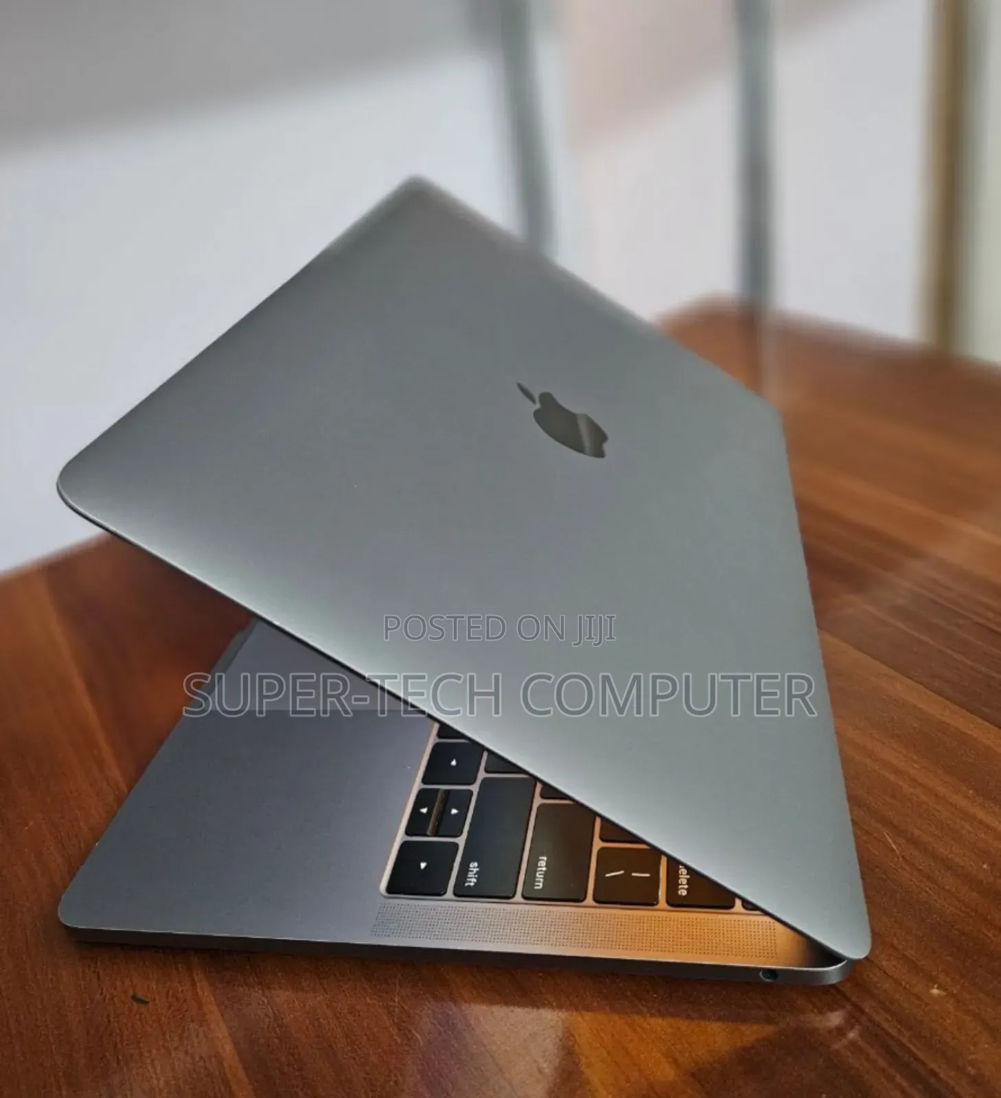 New Laptop Apple MacBook Pro 2019 8GB Intel Core I5 SSD 256GB