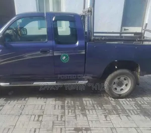 Toyota Hilux 2000 Blue