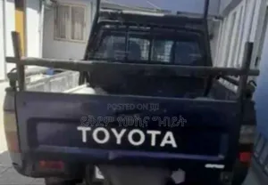 Toyota Hilux 2000 Blue