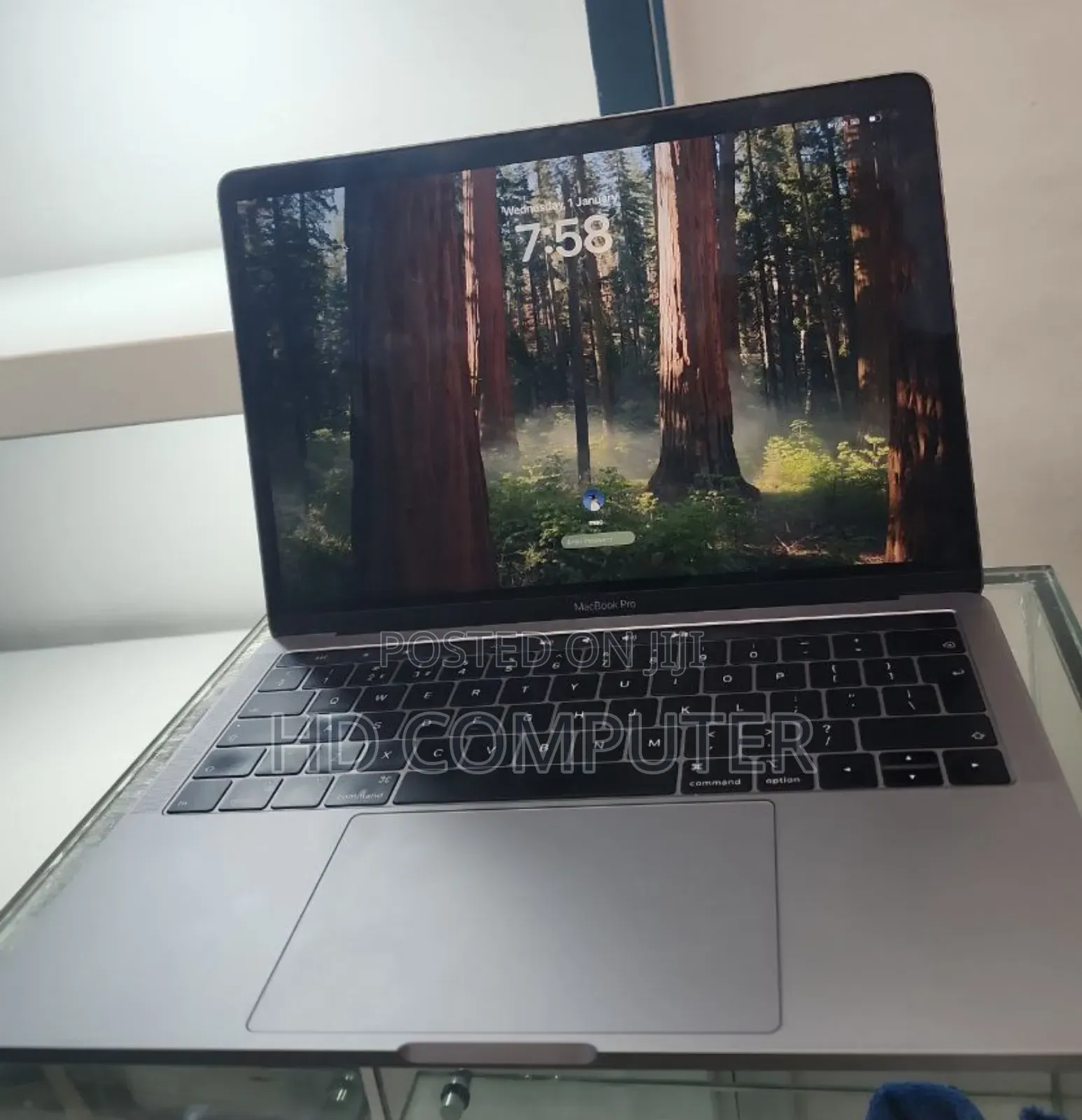 New Laptop Apple MacBook Pro 2018 8GB Intel Core I7 SSD 512GB
