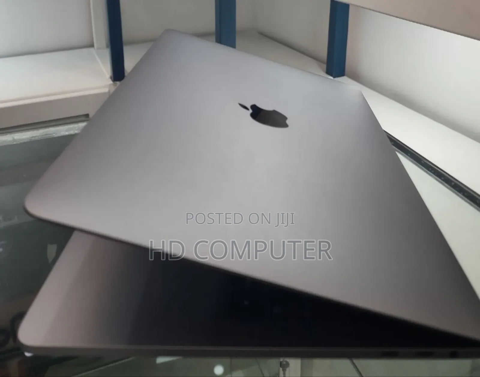 New Laptop Apple MacBook Pro 2018 8GB Intel Core I7 SSD 512GB