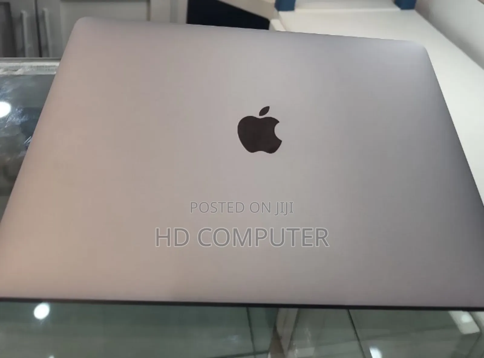 New Laptop Apple MacBook Pro 2018 8GB Intel Core I7 SSD 512GB