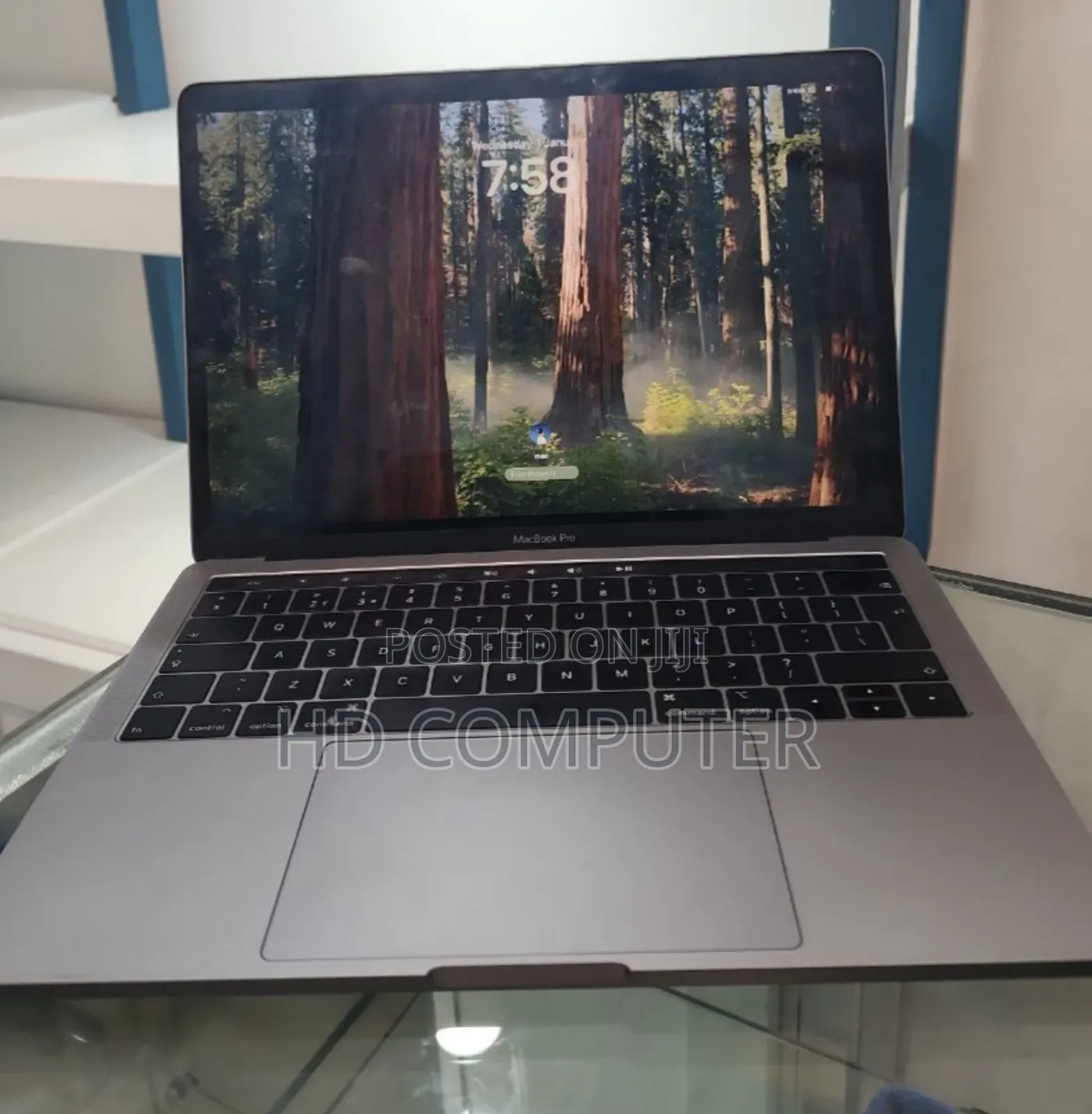 New Laptop Apple MacBook Pro 2018 8GB Intel Core I7 SSD 512GB