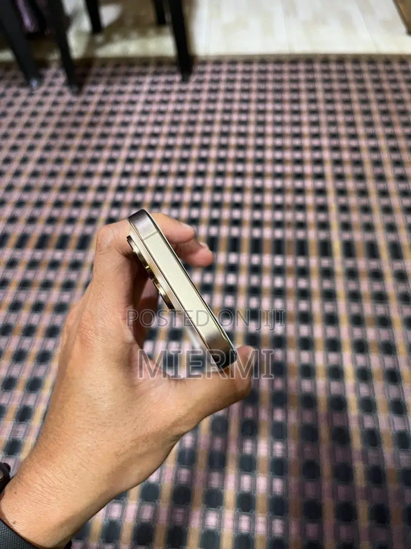 New Apple iPhone 16 Pro 256 GB Bronze