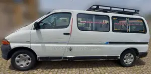 Photo - Toyota HiAce 2004 White