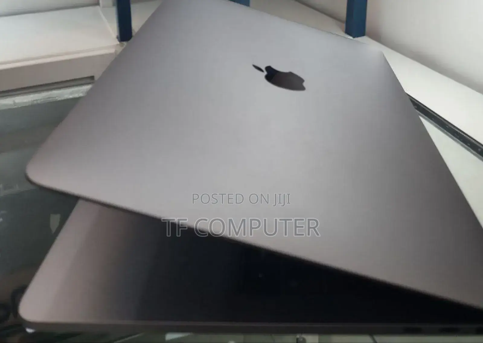 New Laptop Apple MacBook Pro 2018 8GB Intel Core I5 SSD 512GB