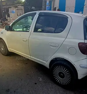 Toyota Vitz 2004 Ivory
