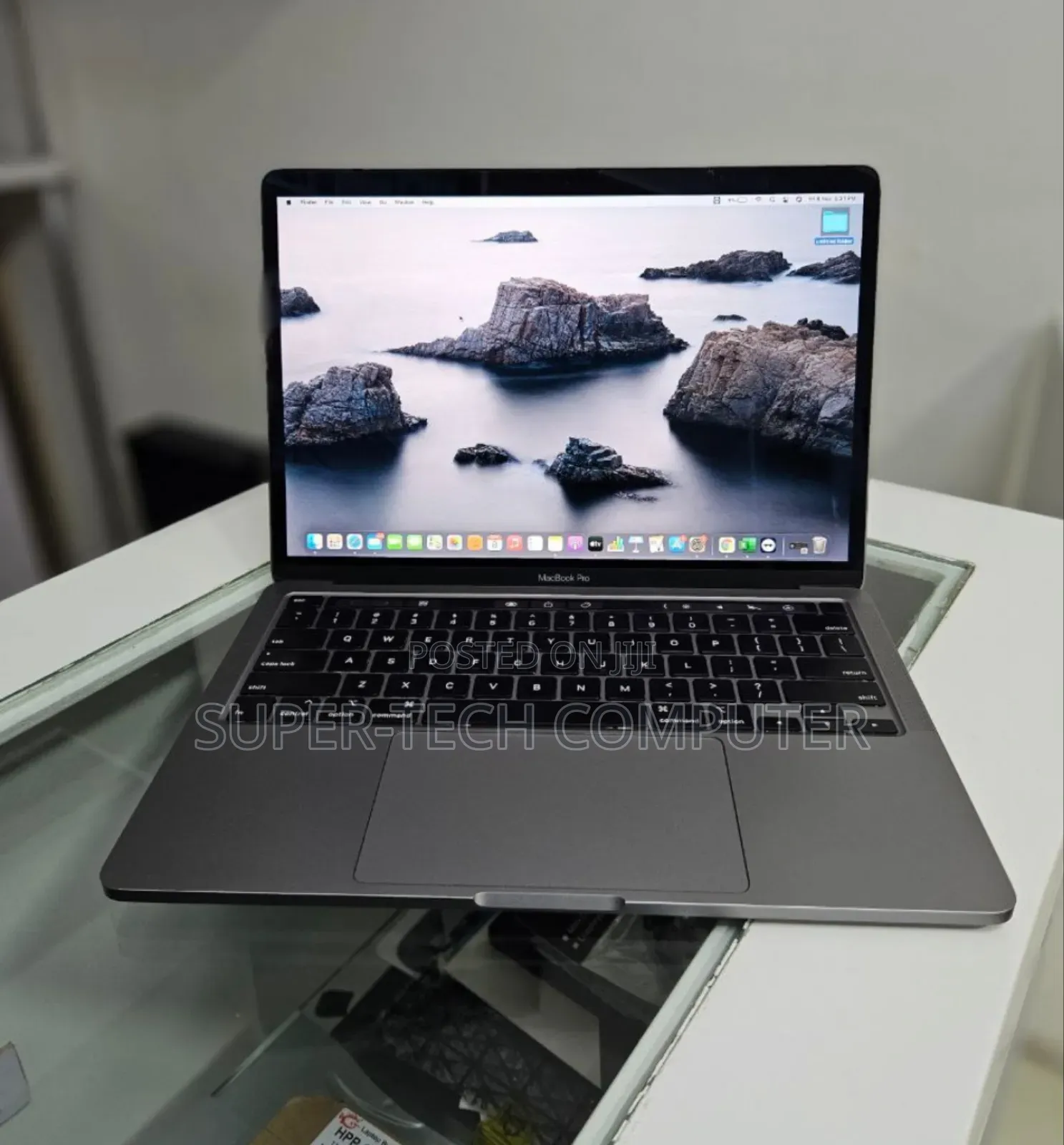 New Laptop Apple MacBook Pro 2019 8GB Intel Core I5 SSD 256GB