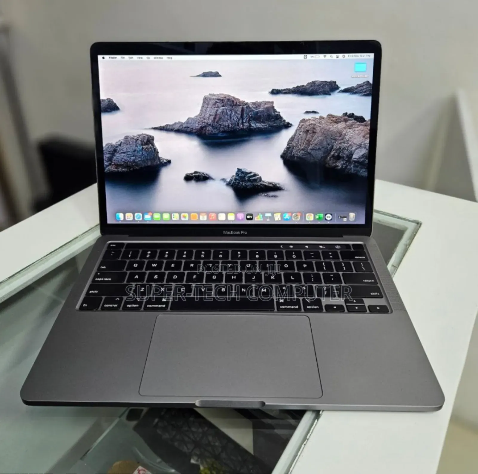 New Laptop Apple MacBook Pro 2019 8GB Intel Core I5 SSD 256GB