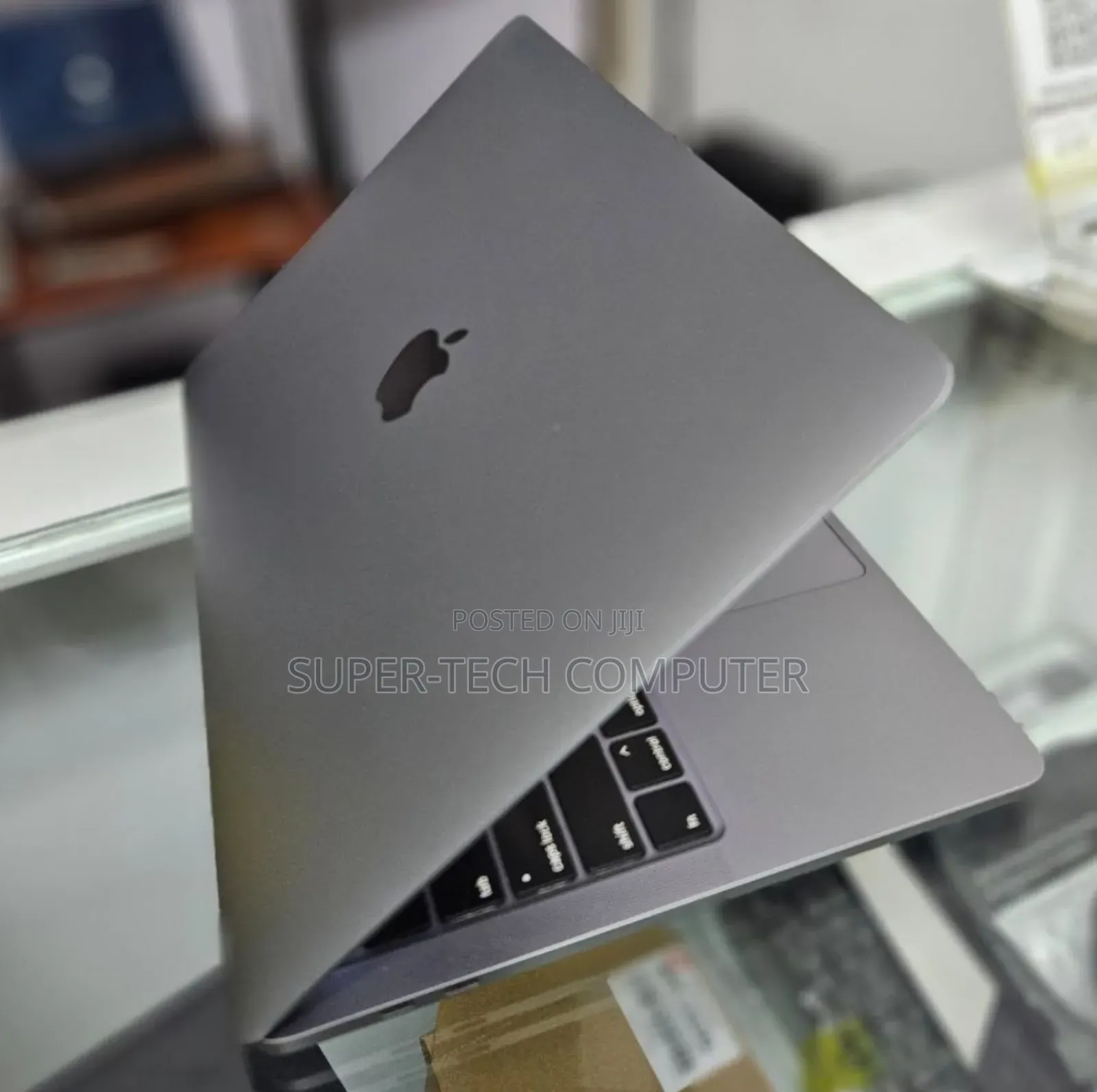 New Laptop Apple MacBook Pro 2019 8GB Intel Core I5 SSD 256GB