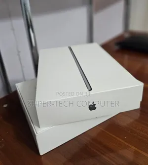 Photo - New Apple iPad 10.2 (2021) 64 GB Gray