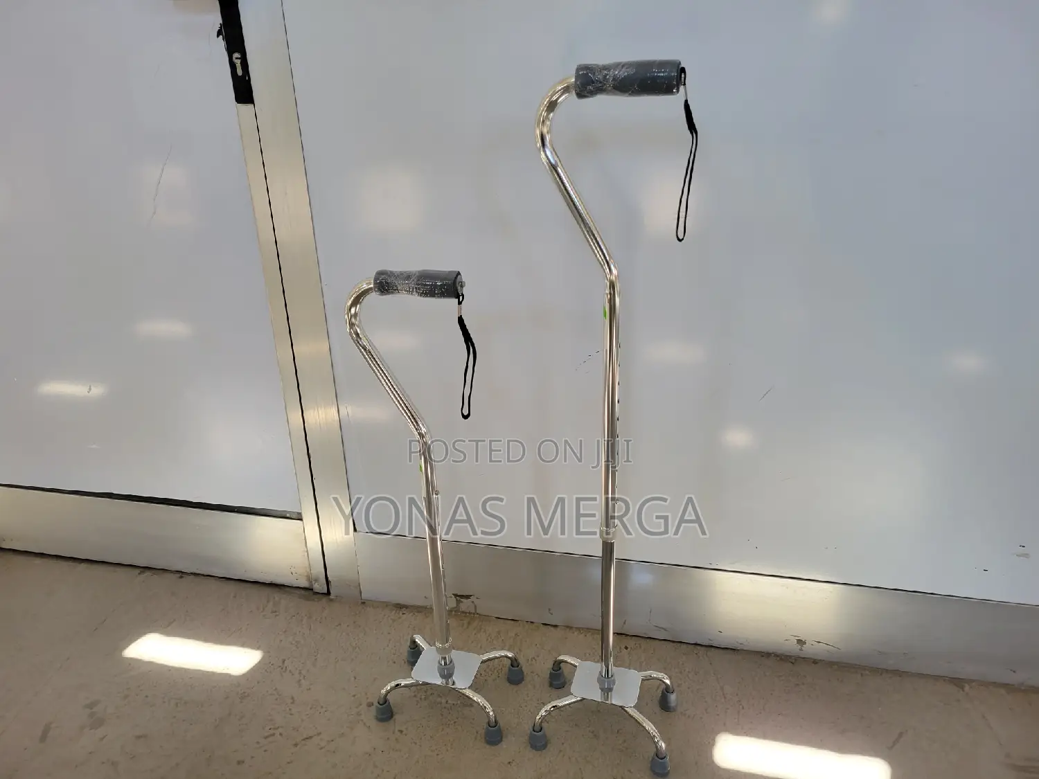Four-Step Foot Base Walking Stick cane better Traction ከዘራ