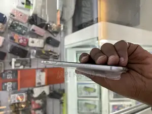 New Apple iPhone 6s 64 GB Silver