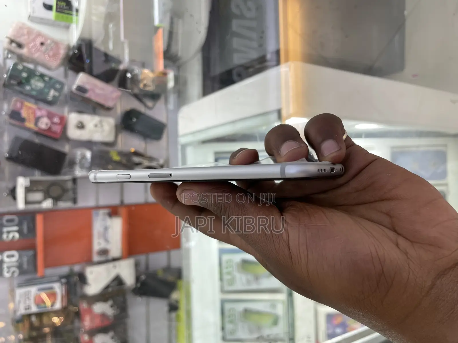 New Apple iPhone 6s 64 GB Silver