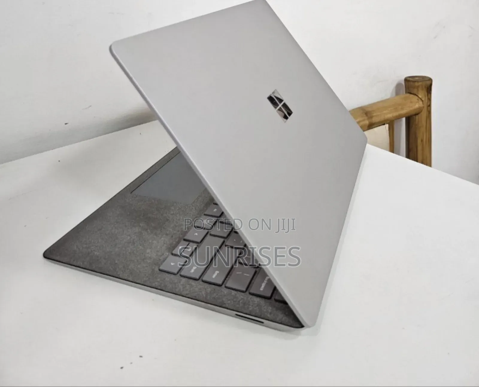 New Laptop Microsoft Surface Laptop 2 8GB Intel Core I5 SSD 256GB