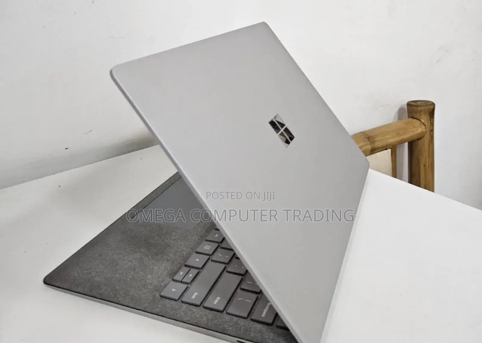 New Laptop Microsoft Surface Laptop 2 8GB Intel Core i5 SSD 256GB