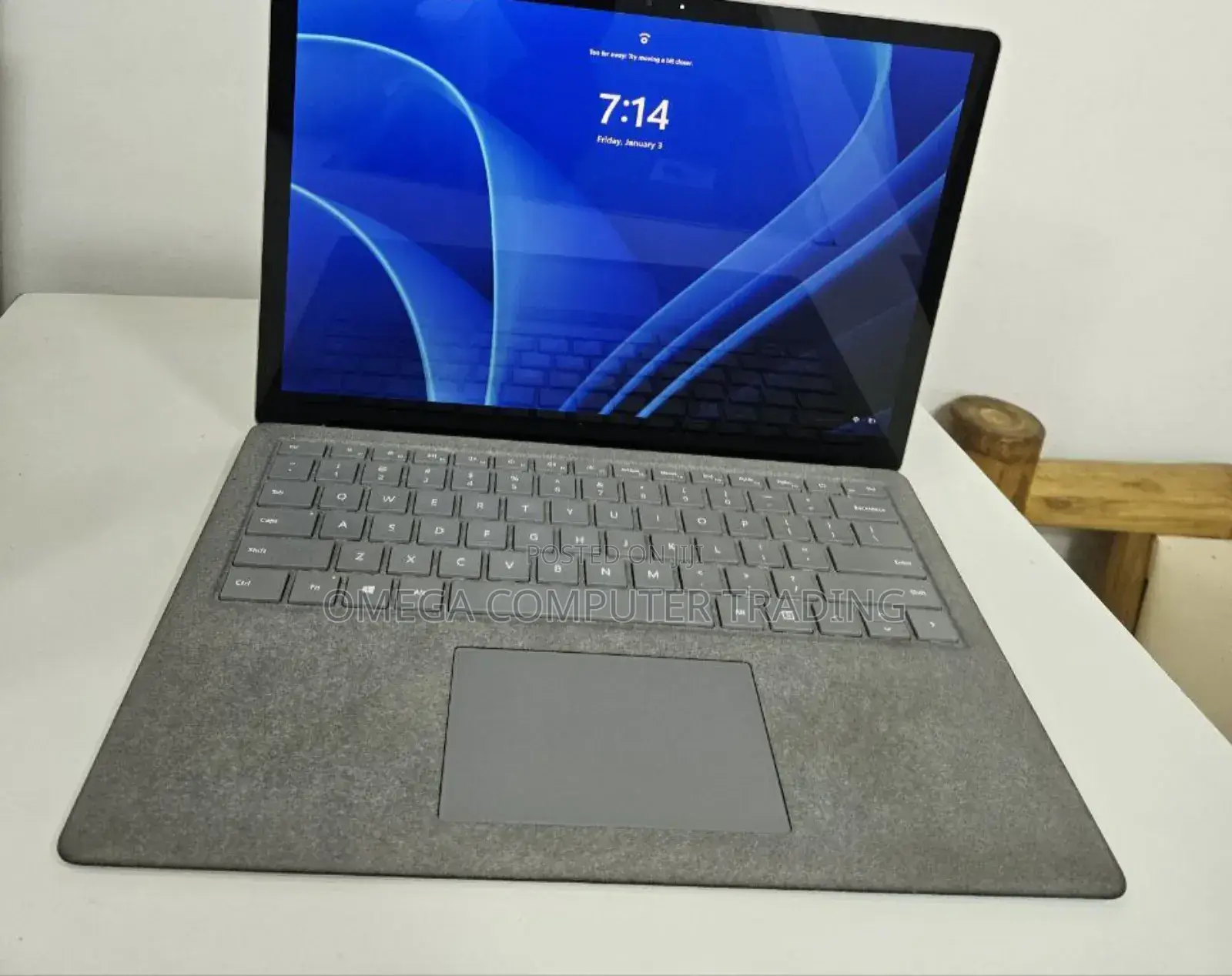 New Laptop Microsoft Surface Laptop 2 8GB Intel Core i5 SSD 256GB